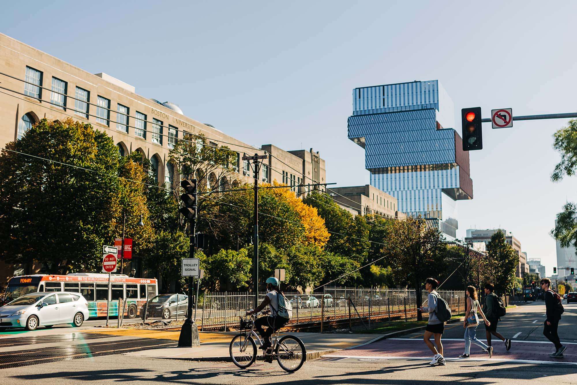 Photo: College students cross Commonwealth Avenue in Boston on Boston University's campus