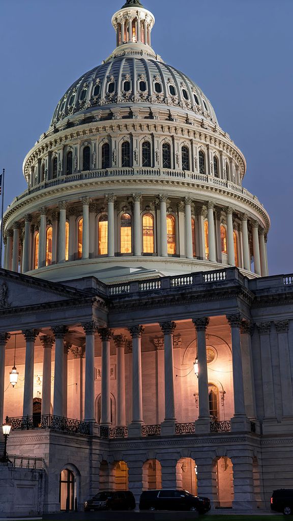 Photo: US Capitol building at dusk
