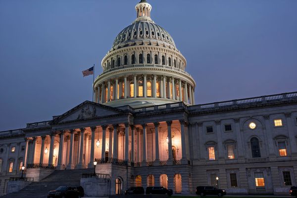 Photo: US Capitol building at dusk