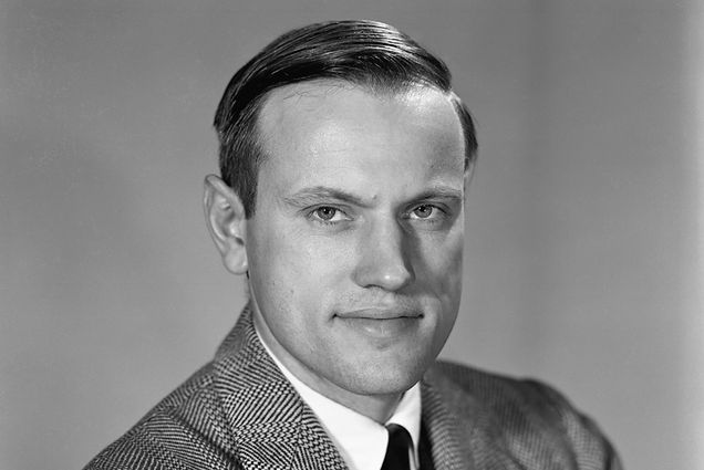 Photo: Black and white portrait of a man in a suit and tie