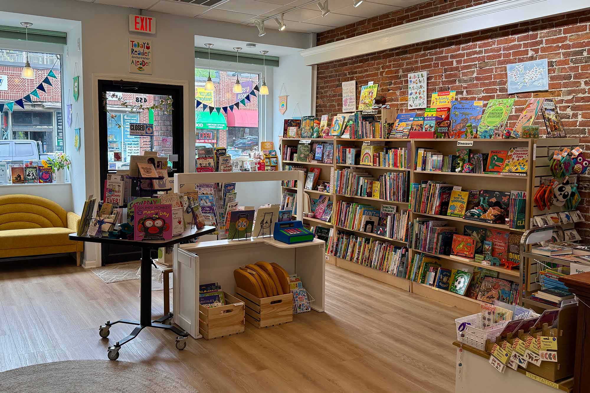 Photo: The interior of Moon and Back Bookstore in West Medford, Mass