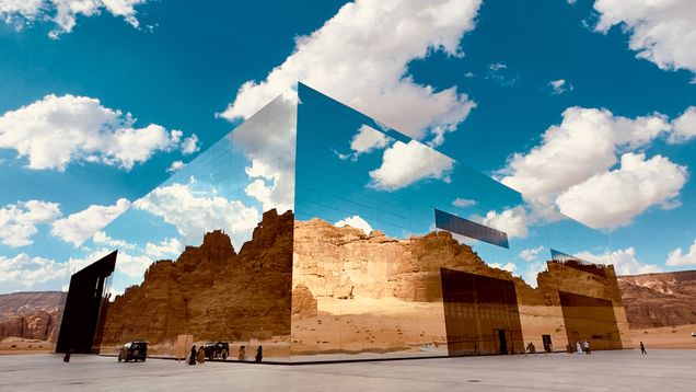 Peoples Choice Winner 2025 GP Photo Contest mirrored building in Saudi Arabia