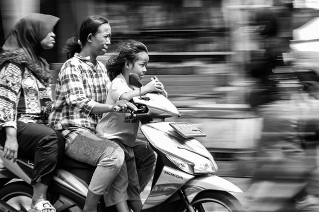 Finalist 2025 GP Photo Contest family on motorbike in Jakarta