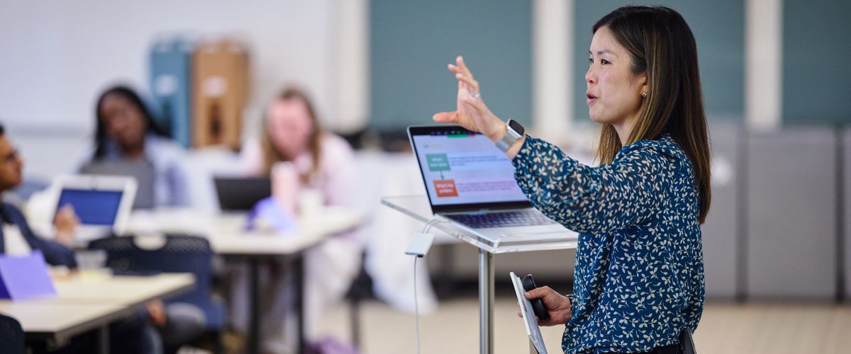 Dr. Betty Lai presents her grant writing workshop to BU doctoral students.