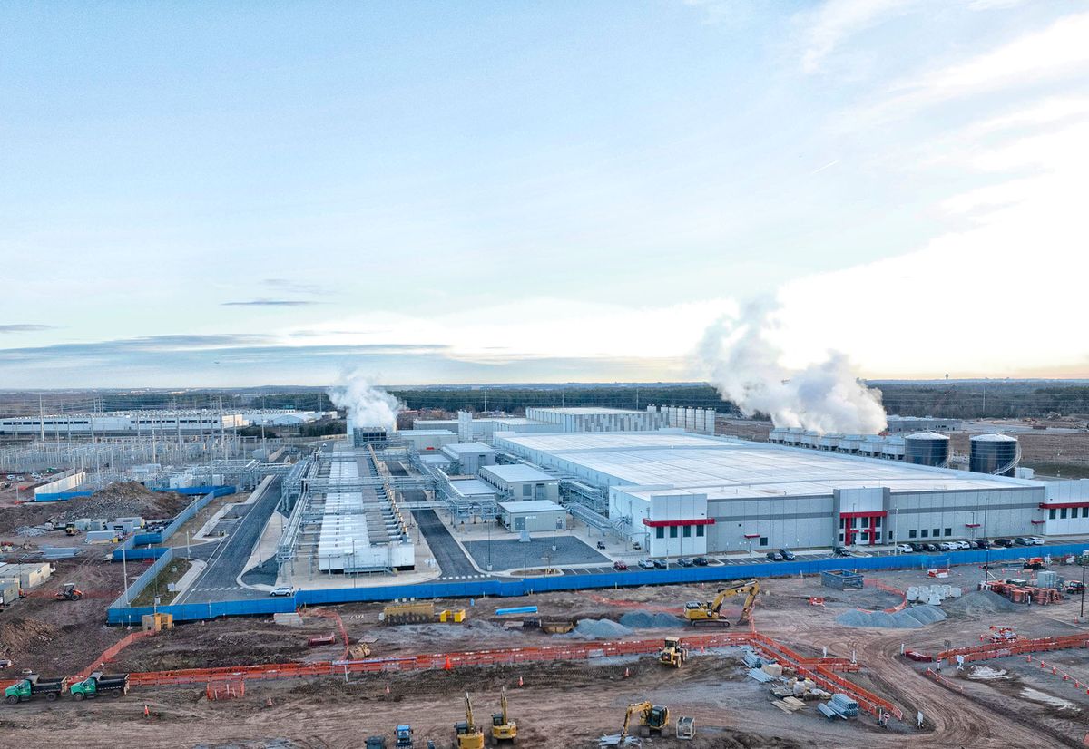 Photo: Aerial view of a data center in Sterling, Virginia.