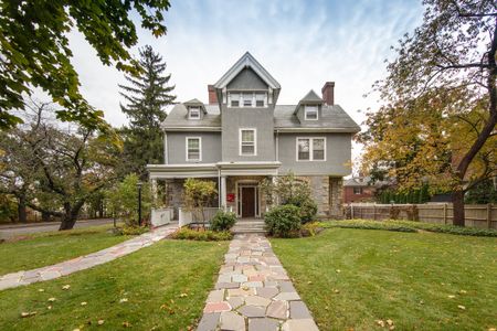 141 Carlton
