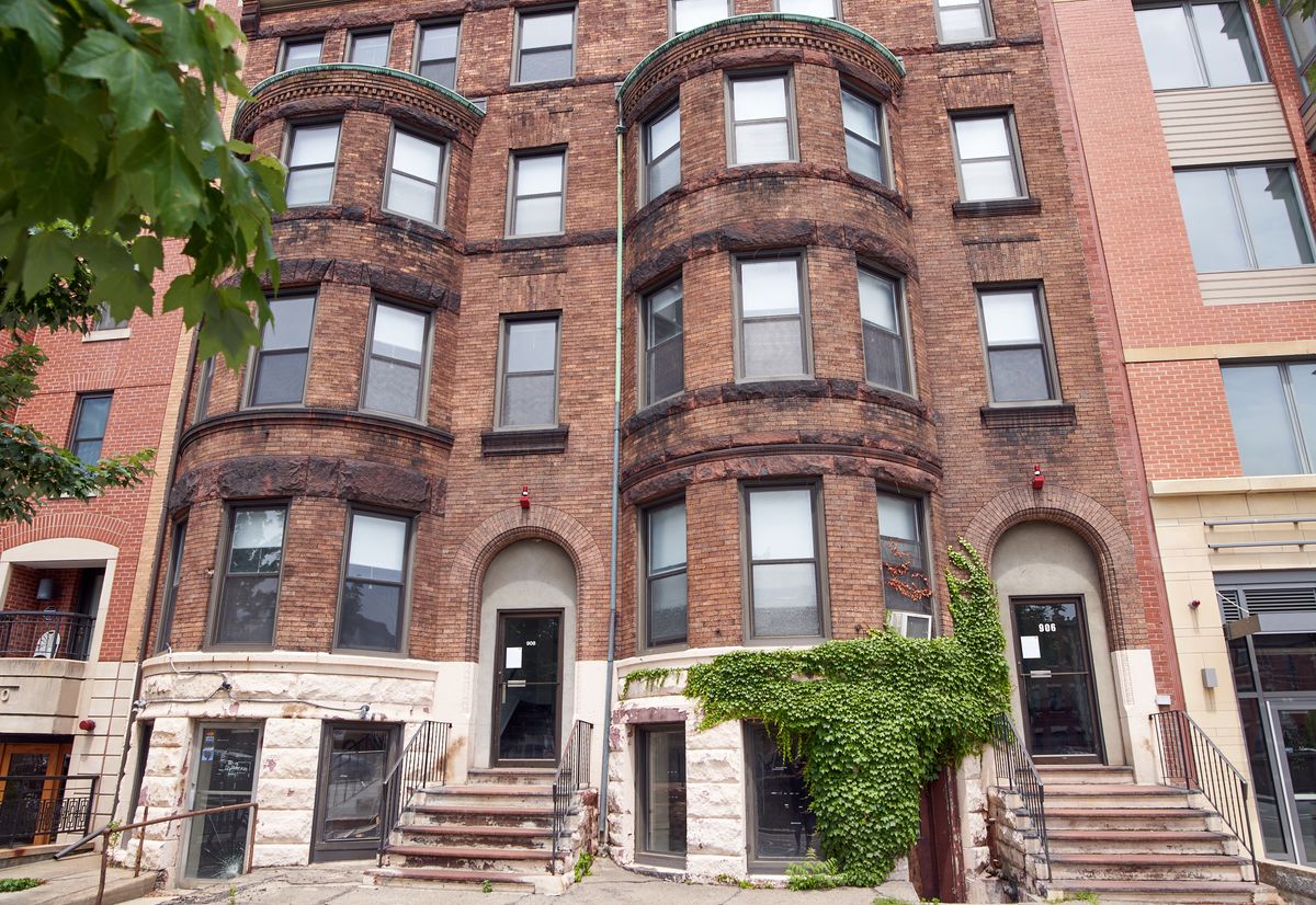 822-908 bay state road