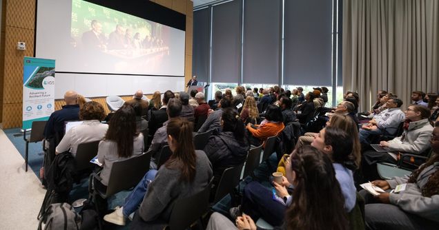 Benjamin Sovacool discussed his role as a Coordinating Lead Author for the IPCC's 7th Assessment Report in front of gathered event attendees.