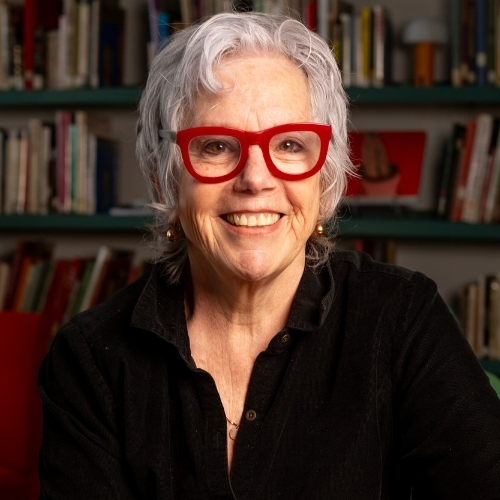 Headshot of Lynne Allen.