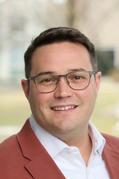 Mark Simes headshot