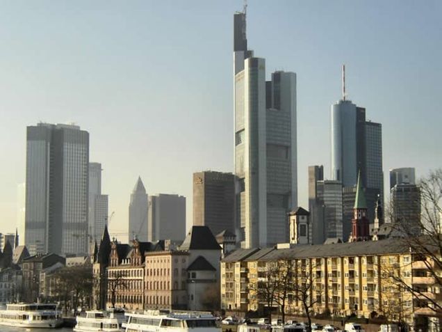 Frankfurt-Skyline-NilsJeppe