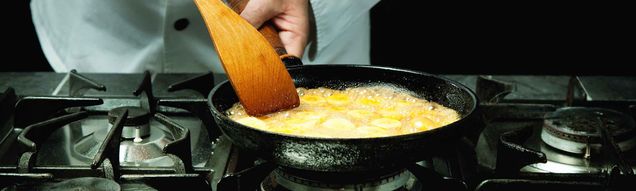 Jacques Pépin Gives Simple Lesson on Making the Perfect French Omelet