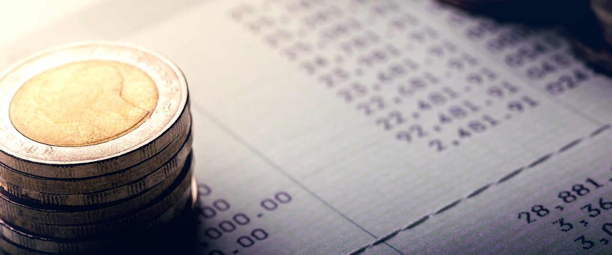 international coins representing tariff regulations