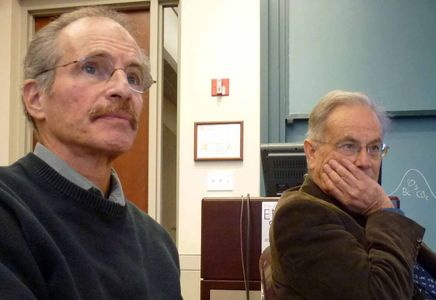 Prof. Joan Martínez-Aliez and Prof. Paul R. Epstein engage in conversation.