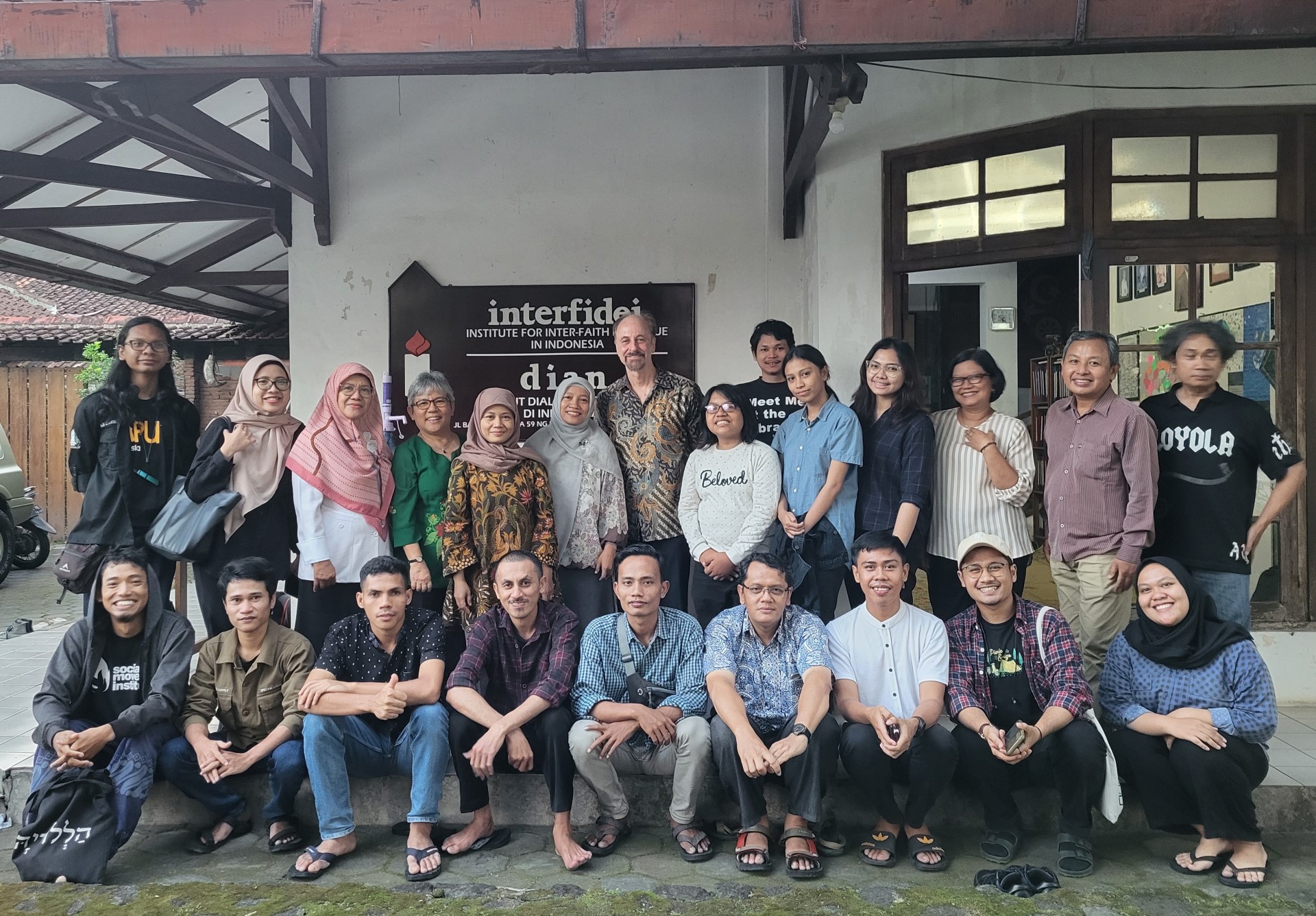 Robert Hefner menyelesaikan filmnya di Indonesia