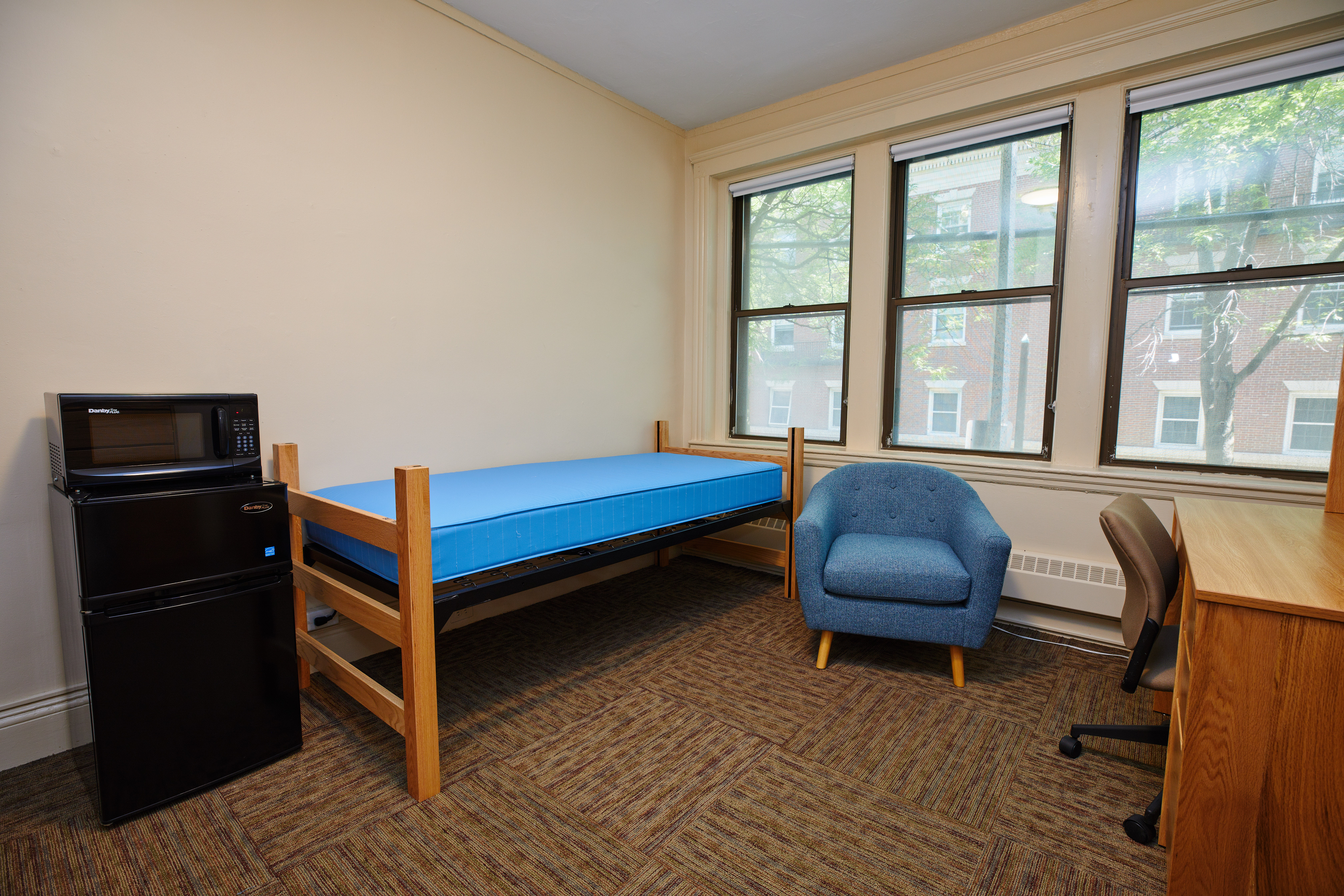 Featured image of post Single Room Shared En Suite : Single room means its living space for one person.