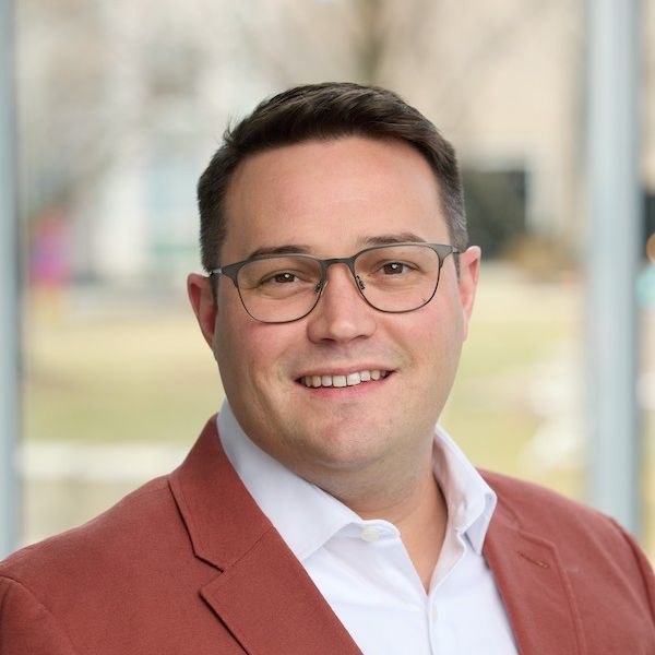 Mark Simes headshot