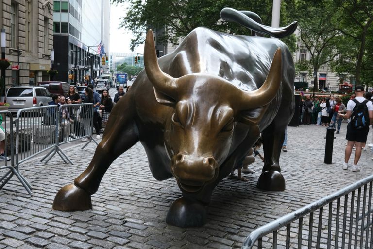 Wall Street bull statue