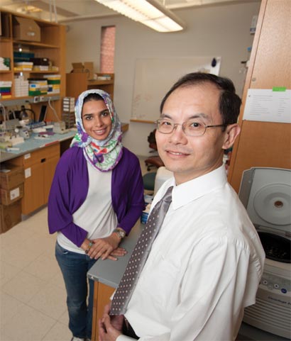 Mey Alhabib and George Huang in a lab