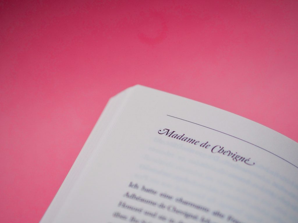 French book with pink background