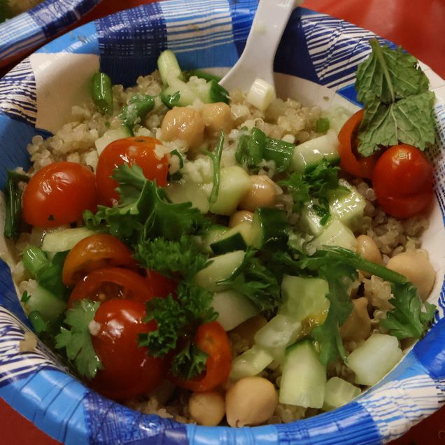 To show the salad once plated.