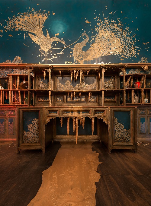 Darren Waterston, Filthy Lucre, 2013-14. Oil, acrylic, and gold leaf on wood, aluminum, fiberglass, and ceramic, with audio and lighting components. Approximately 146 x 366 x 238 inches. (Courtesy the artist and DC Moore Gallery, New York. Installation view, MASS MoCA, North Adams, MA, Photo: John Tsantes).