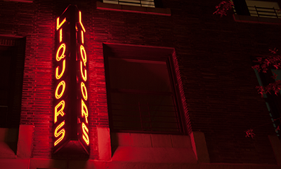 neon-liquor-sign