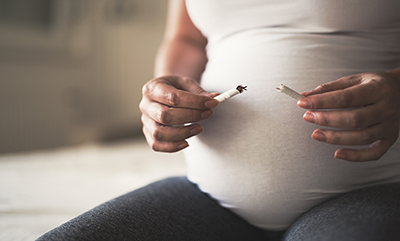 thumbnail-pregnant-woman-breaking-cigarette