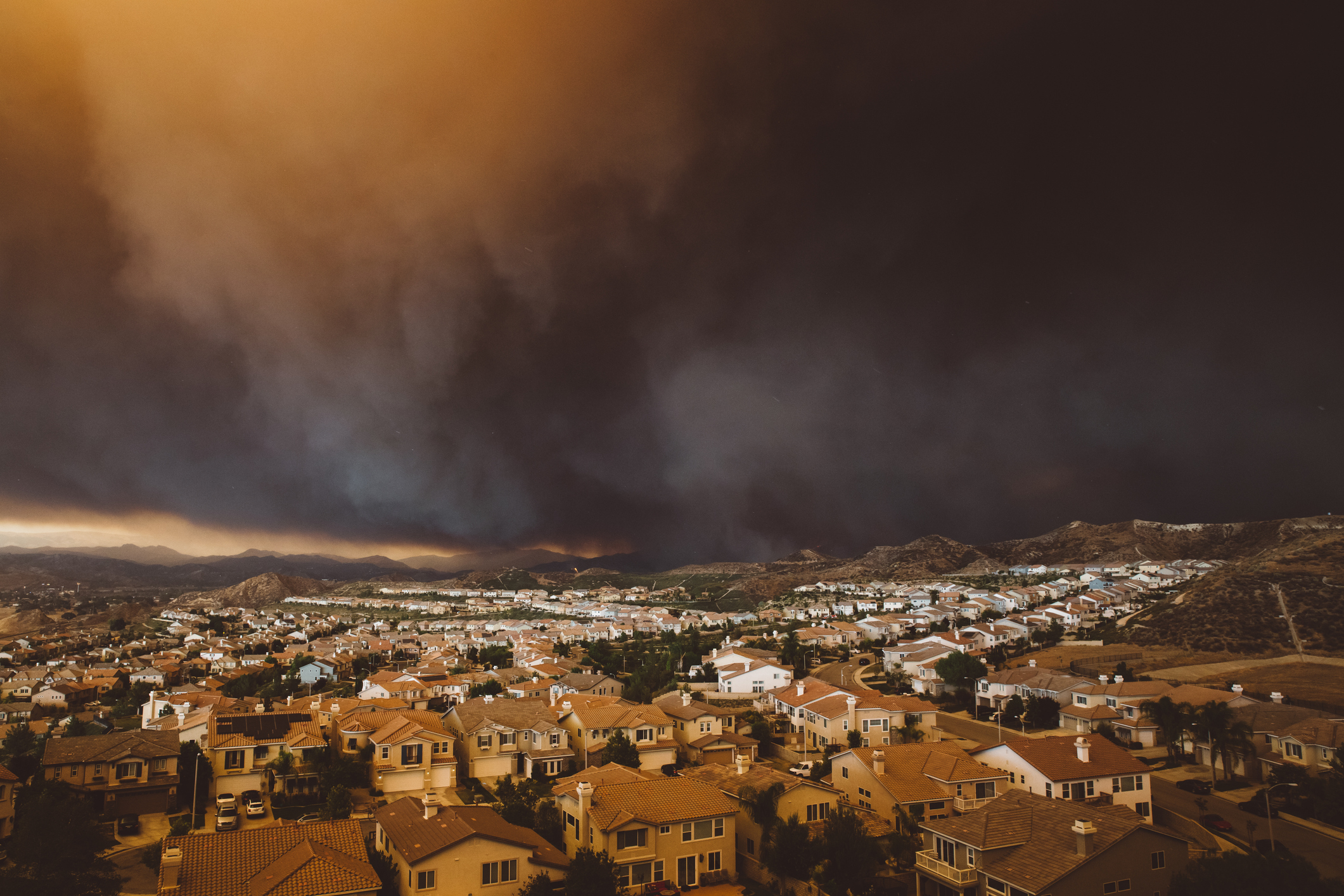 California wildfire burning out of control, threatening neighborhood - Sand Fire July 23, 2016