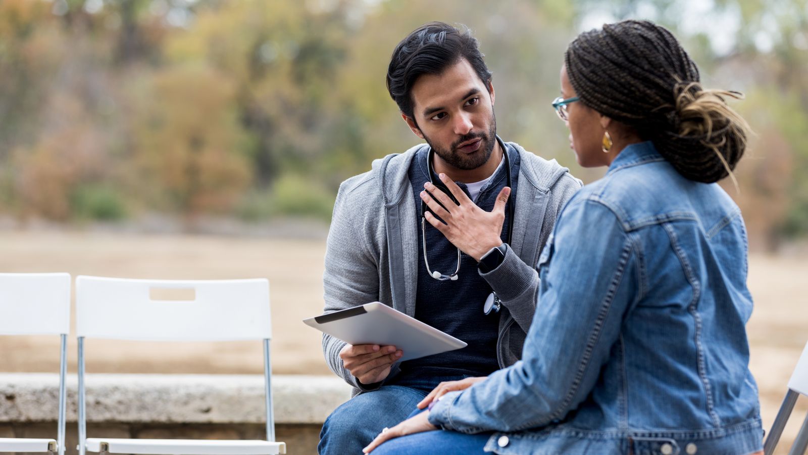 Woman talks to man with clipboard