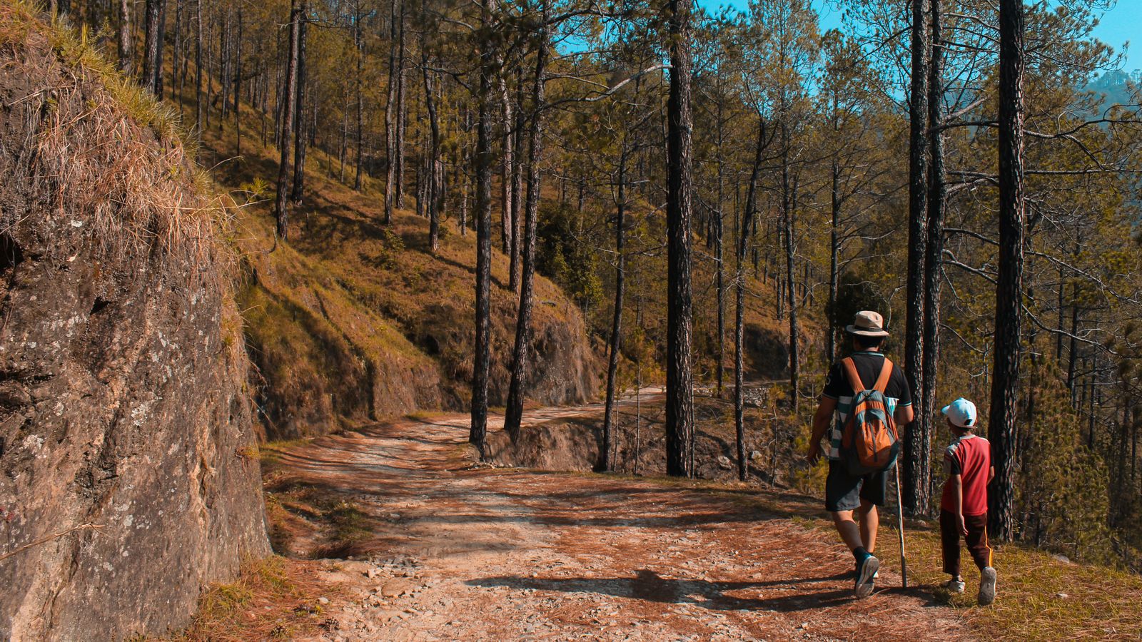 mentor-and-mentee-hiking