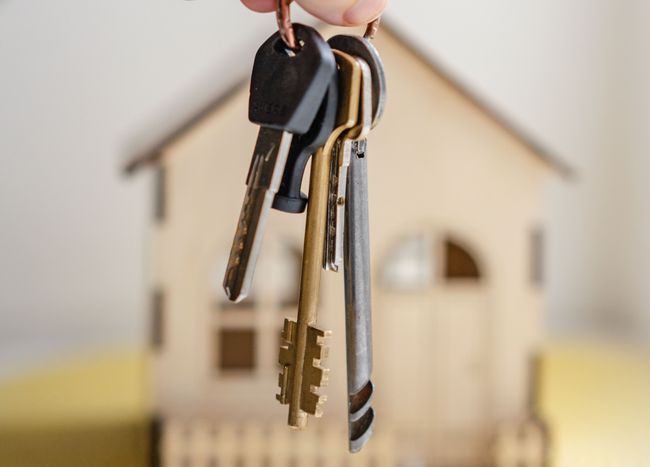 someone holding house keys