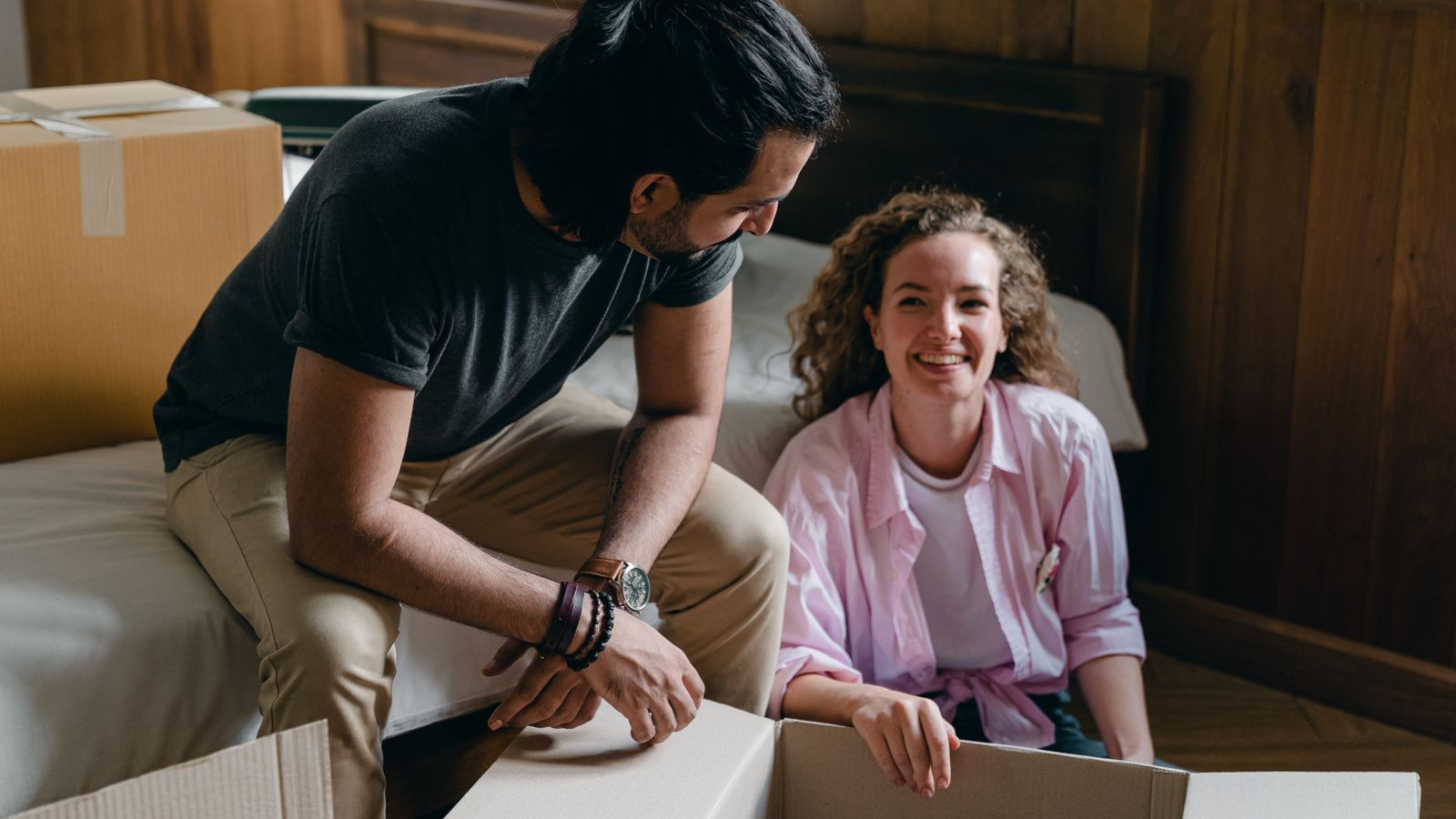 students moving into an apartment