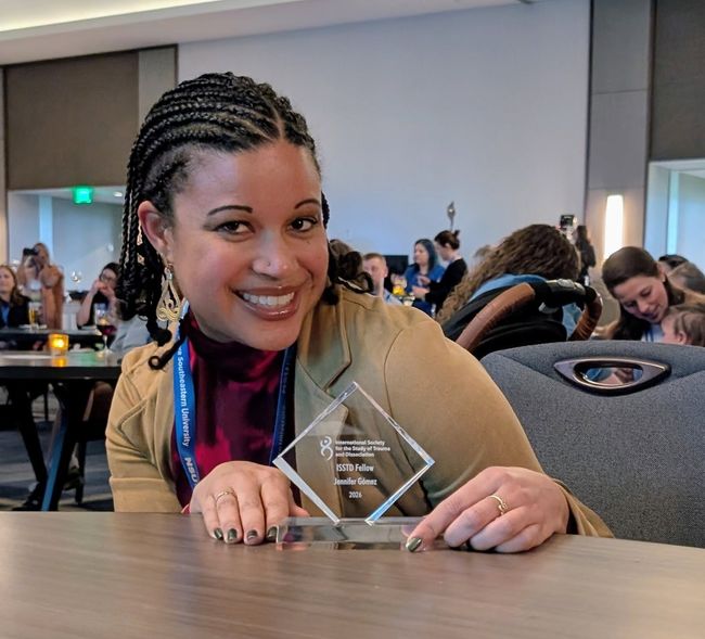 Jennifer M. Gómez named a Fellow of ISSTD, pictured with her award.