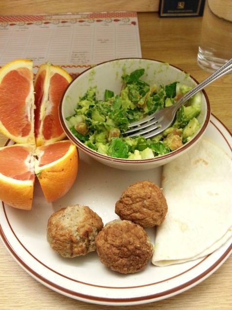 Avocado salad with cheese quesadilla and meatballs. Photo by Paula Garcia.