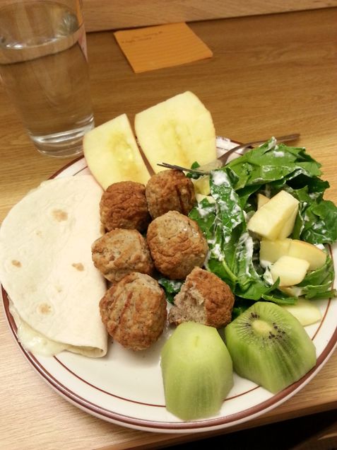 Greek yogurt and apples salad with cheese quesadilla and meatballs. Photo by Paula Garcia.