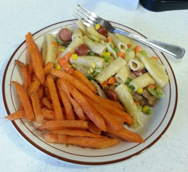 No-Bake pasta casserole with penne pasta and served with sweet potato fries. Photo by Paula Garcia.