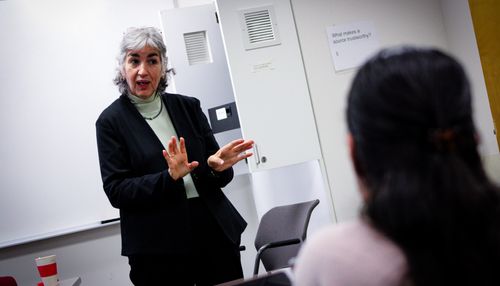 Eleonora Villegas-Reimers talking to some students