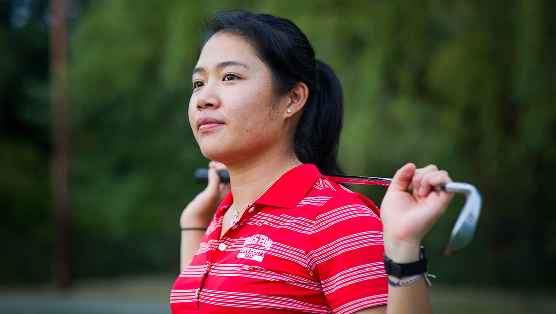 female golfer