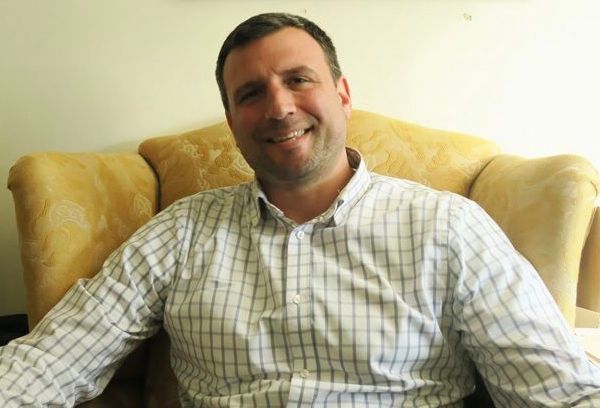 Headshot of Seth Blumenthal